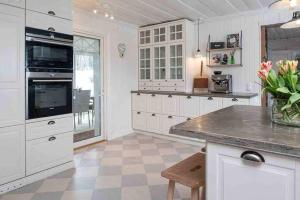 Big house with jacuzzi by the forrest