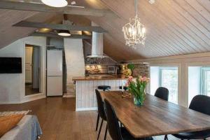 Big house with jacuzzi by the forrest