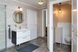 Big house with jacuzzi by the forrest