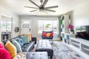 Cute Midcentury Modern - 埃文代尔