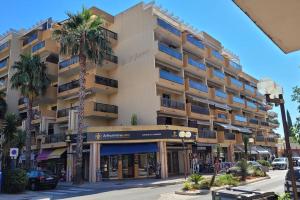 Appartements Appart le Lavandou (le st James) 2 etoiles : photos des chambres