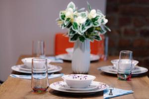 Top Central Design, 2 Bedroom, NDK, FREE Secured parking