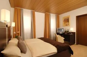 Adler Hotel Garni - Nürtingen