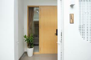 Central, Minimalist and Cozy - Gaus House