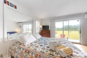 Large Studio with Patio and Pool - Уэлфлит