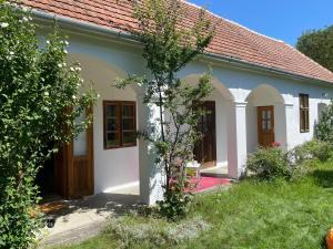 Charmantes Arkadenhaus mit großem Garten