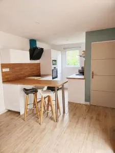 Petite villa en bois avec piscine - Cournonsec