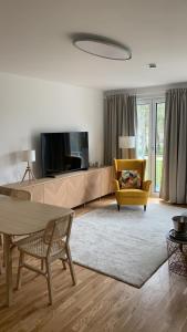 Neue stillvolle Wohnung im Steinbach Palais, ideale Lage