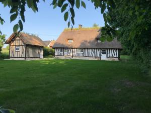 Maisons de vacances La Gloriette gite situe Dans La propriete Dun magnifique manoir : photos des chambres