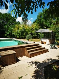 Villa provençale, piscine et jacuzzi privés.