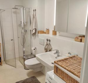 Neue stillvolle Wohnung im Steinbach Palais, ideale Lage