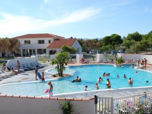 Maisons de vacances Colorful holiday home with a garden in Mediterranean style : photos des chambres