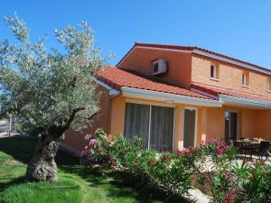 Maisons de vacances Colorful holiday home with a garden in Mediterranean style : photos des chambres