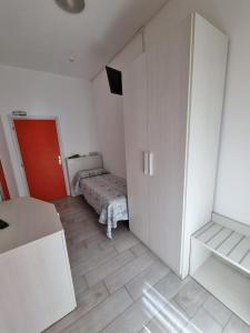Single Room with Balcony room in Hotel Mont Blanc