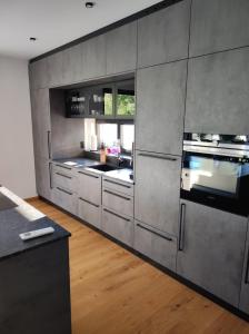 Luxuriöses Penthouse mit Blick auf die UNO-City und dem Kaiserwasser. 3Schlafzimmer, 2 Bäder, privat Lift ins Apartment