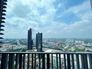 Duplex 4px @ Direct Linked to Central I-CITY & SOGO with Free Carpark