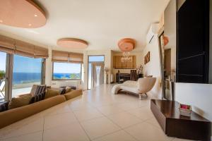 Terra Kalierou Villa