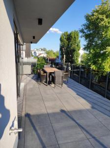 Luxuriöses Penthouse mit Blick auf die UNO-City und dem Kaiserwasser. 3Schlafzimmer, 2 Bäder, privat Lift ins Apartment