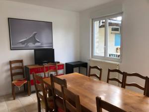 Appartements FENUA : gite 5 chambres 10 couchages en ville : photos des chambres