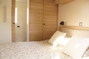 Modern holiday Chalet on lake side holiday park