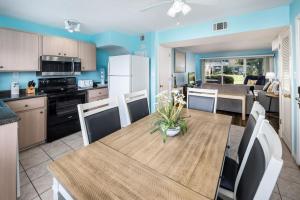 103A - 1BR1 Bath at Seaspray Condos on Okaloosa Island, Fort Walton Beach, Fl