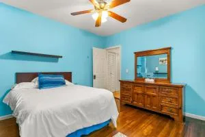 The Blue Room near Yale Hospital/Bridgeport - Trumbull