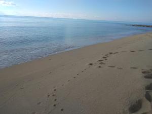 casa gialla mare del salento