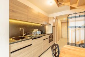 Luxurious duplex for 4-7p with large terrace and pool in ski-in ski-out 5 star residence at Les Arcs