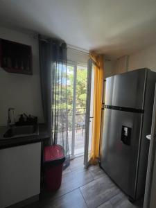 Appartements Appartement (3), 4 personnes Aeroport Marseille : Appartement 2 Chambres
