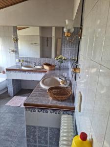 House Pallini Airport Metro station 200 meter to bus and train 20 min to Airport