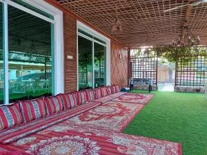 AlMazyona Chalet إستراحة المزيونه للتأجير - Mussanah