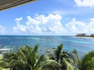 Amazing ocean front. 418