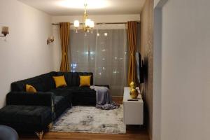 Emaza Lux Stylish, Modern 1 Bedroom Apartment, Pool & Gym, at Mi Vida Garden City