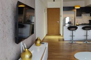 Emaza Lux Stylish, Modern 1 Bedroom Apartment, Pool & Gym, at Mi Vida Garden City
