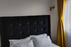 Emaza Lux Stylish, Modern 1 Bedroom Apartment, Pool & Gym, at Mi Vida Garden City