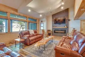 Spacious Old Forge Condo with Patio and Fire Pit! - Old Forge