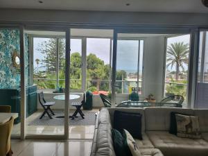 Appartement Luxueux vue Mer dans Résidence avec piscines et jardin