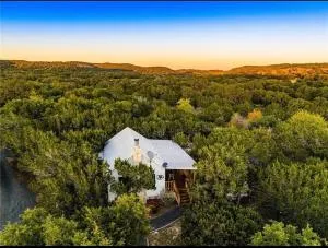 Modern Cabin with Hill Country Views - كونكان