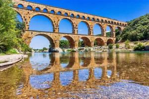 Villas Belle Maison en pierre dans village medieval du XIe siecle pour 10 pers 6 adultes 4 enfants : photos des chambres