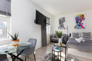 Studio Apt, 8 Min Walk From Tube 3