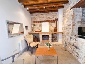 Traditional Village Pool Paradise Family Apartment