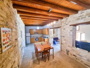 Traditional Village Pool Paradise Family Apartment