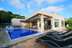 אלון הגליל וילת אירוח - וילה מדהימה עם בריכה פרטית ונוף מושלם - Maẕẕuva