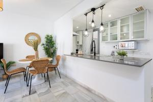 Holidays2Malaga Olletas 2 bedrooms & 2 bathrooms with patio