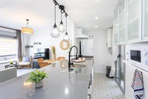 Holidays2Malaga Olletas 2 bedrooms & 2 bathrooms with patio