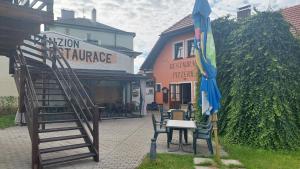 Penzion a restaurace U Strnada