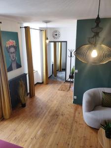 Appartements De Vert et d'Or - proche gare - parking - jardin : photos des chambres