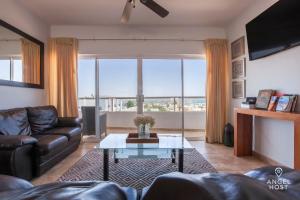 Oceanview Living Space & Balcony with FiberOptic WiFi!