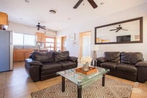 Oceanview Living Space & Balcony with FiberOptic WiFi!