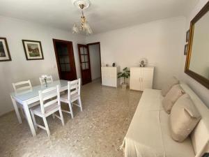 Apartamento Familiar En Barrio Reina Victoria